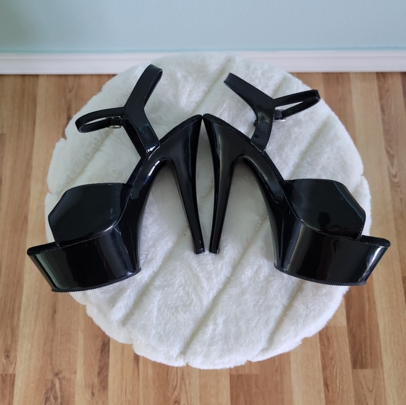 ‼️SOLD‼️Pleaser 6" in black heels size 7 ½ - Picture 2 of 6